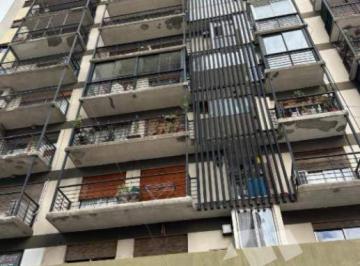 Departamento de 4 ambientes, Quilmes · Depto de 4 Ambientes con Doble Balcón y Dependencia de Servicio