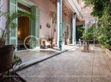 Casa · 642m² · 15 Ambientes · Casona Antigua de 16 Ambientes con Patios, en Tres Plantas, Íntegramente Reciclada.