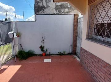 Casa en Venta de 4 ambientes Bernal Oeste · Venta de Casa de 4 Ambientes con Departamento a Terminar en Bernal Oeste