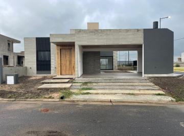 Casa · 253m² · 3 Ambientes · 2 Cocheras · Casa en Rincones de Manantiales 2 Dorm. Una Planta
