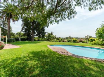 Casa · 450m² · 8 Ambientes · 8 Cocheras · Maravillosa Casa en El Casco Historico de San Isidro con Vista Al Rio, Lote Soñado de 2.310 m².