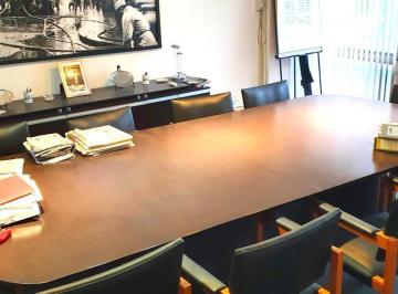 Oficina comercial · 210m² · 6 Ambientes · Oficina Al Frente en Microcentro con Muebles