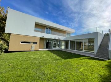 Casa · 290m² · 5 Ambientes · 2 Cocheras · Casa en Alquiler 5 Ambientes Rumenco