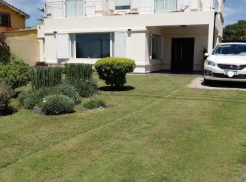 Casa de 5 ambientes, Costa Azul · Casa Frente Al Mar, Costa Azul, Argentina. Dueño Vende