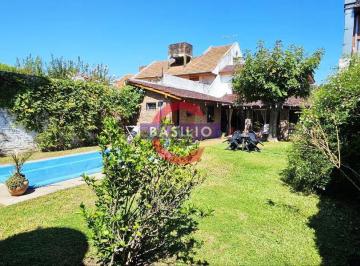 Casa · 199m² · 6 Ambientes · 2 Cocheras · Venta Imponente Casa 6 Ambientes con Cochera, Jardín y Pisci