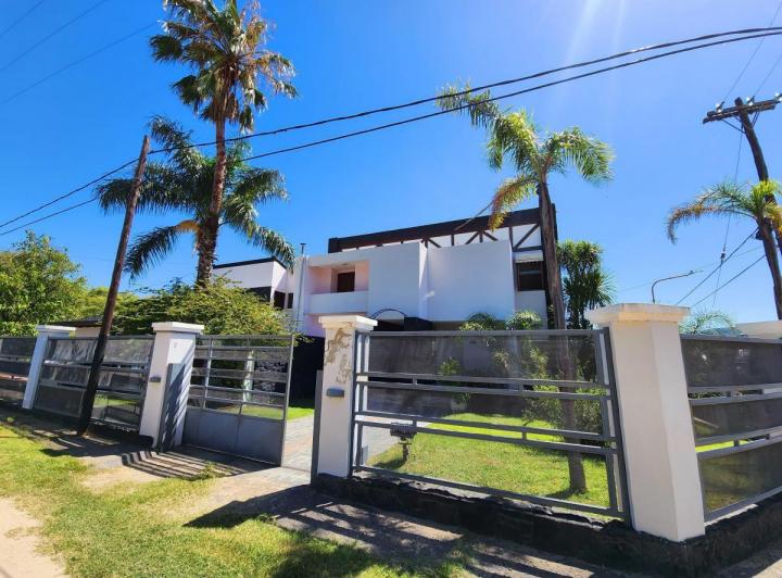 Casa · 565m² · 7 Ambientes · 2 Cocheras