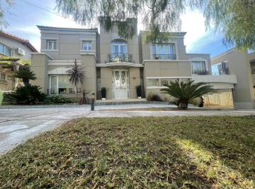 Casa de 4 ambientes, Ciudad de Mendoza · Contacto Propiedades Inmobiliaria Alquila Casa en B° Dalvian