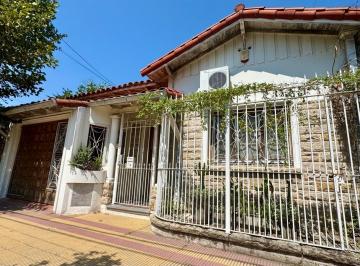 Casa · 150m² · 4 Ambientes · 1 Cochera · Venta Casa con Fondo Libre en Remedios de Escalada