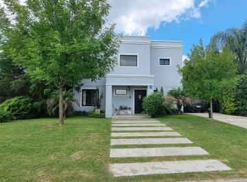 Casa · 900m² · 4 Ambientes · 1 Cochera · Alquiler en San Sebastián a Laguna A10