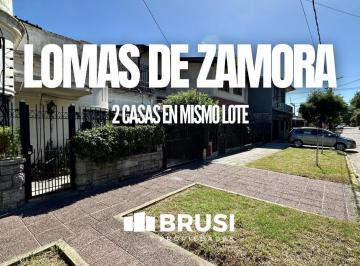 Casa · 210m² · 4 Ambientes · 1 Cochera · Dos Casas en Venta en Temperley Sobre Mismo Lote