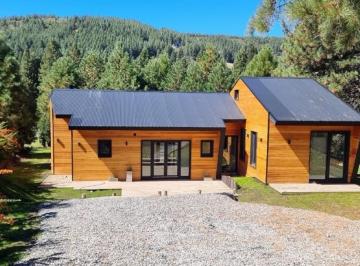 Casa · 176m² · 4 Ambientes · Casa 3 Dorm. Chapelco Golf