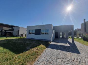 Casa de 6 ambientes, Ezeiza · San Felipe de Canning! 4 Dorm. + Escritorio! Super Oferta!