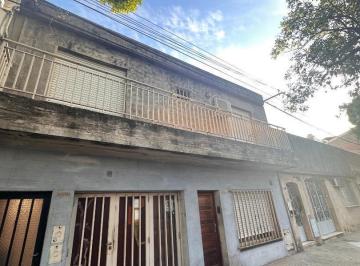 Casa · 139m² · 4 Ambientes · 1 Cochera · Casa en Venta de 4 Dorm. en Barrio Parque