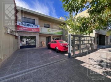 Oficina comercial · 233m² · 10 Ambientes · 2 Cocheras · Oficina o Local Alquiler Centro Bajo, 233 m² con 10 Privados, 3 Baños, Jardín y 2 Cocheras