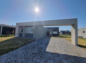 Casa de 4 ambientes, Ezeiza · San Felipe de Canning! 3 Dorm.! Sobre Lote Interno! a Estrenar! Oferta!