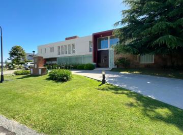 Casa · 660m² · 6 Ambientes · 4 Cocheras · Casa - Rumenco