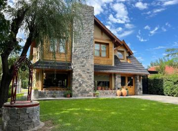 Casa de 7 ambientes, Cañuelas · Casa en Venta 4 Dorm. con Pileta La Martona