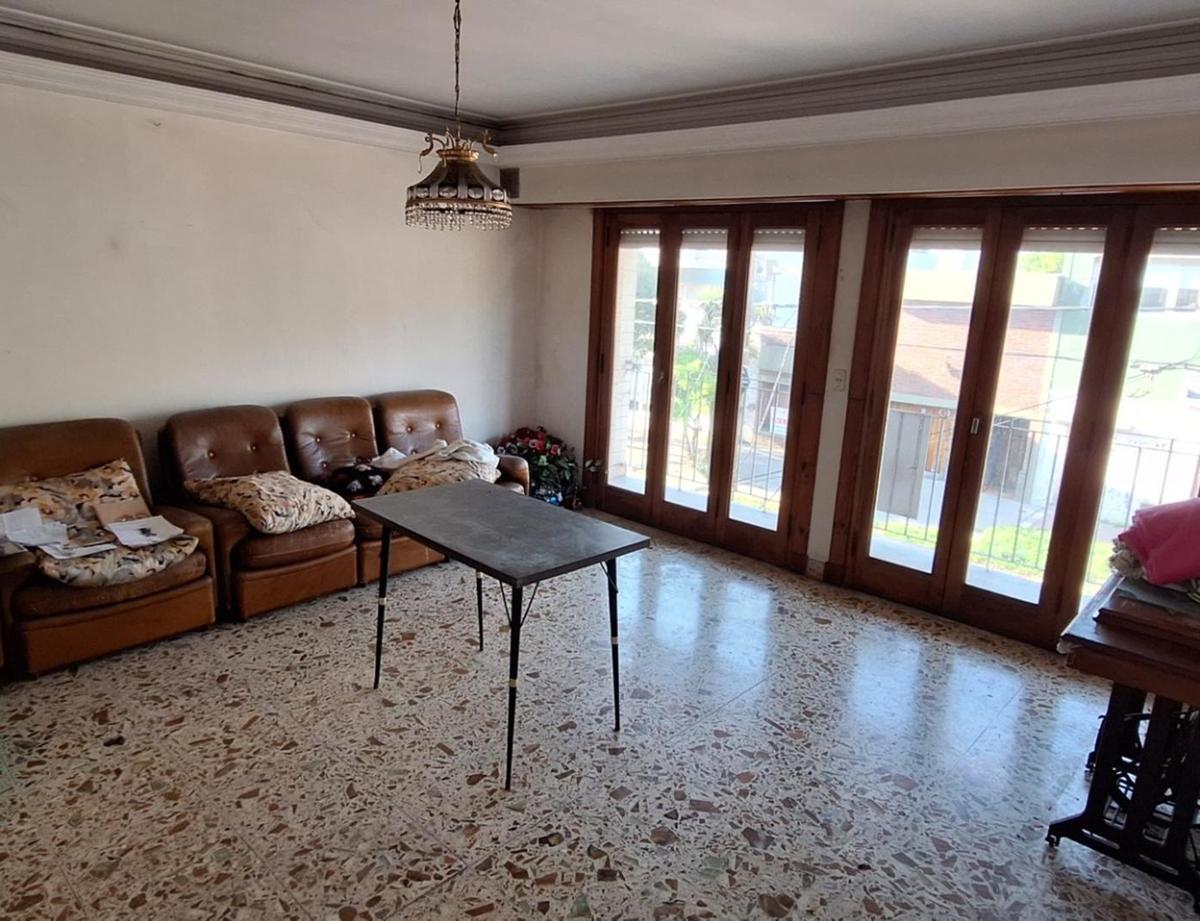 ph 3 ambientes primer piso por escalera con balcón — Don Bosco