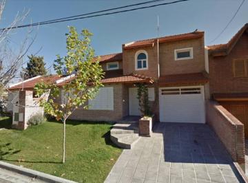 Casa · 200m² · 3 Dormitorios · 2 Cocheras · Casa 3 Dorm., Living Comedor, Cocina Comedor Diario, Garage/quincho, Patio.