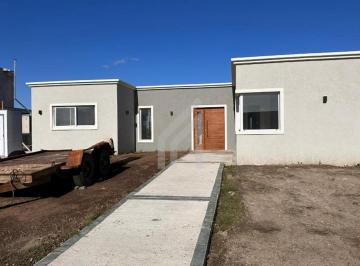 Casa · 130m² · 4 Ambientes · 1 Cochera · Casa en Alquiler en San Sebastian, Escobar, G. B. a. Zona Norte