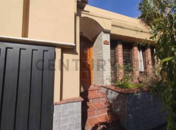 Casa · 259m² · 5 Ambientes · 2 Cocheras · Venta Casa 5 Ambientes en Haedo Norte! (Apto Profesional)