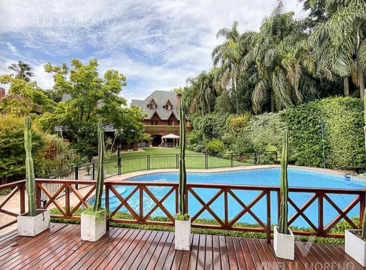 Casa · 1134m² · 12 Ambientes · 76 Cocheras