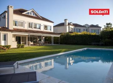 Casa · 530m² · 7 Ambientes · 2 Cocheras · Casa en Venta Unica por Estado, en Ayres de Pilar,4 Suites, Family, Play Room, Escritorio y Piscina.