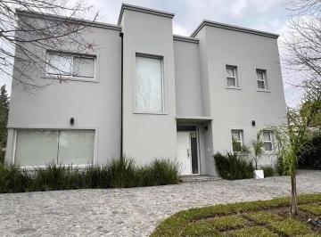 Casa · 252m² · 5 Ambientes · Casa en Alquiler St. Matthews - Cuan Propiedades