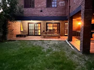 Casa · 280m² · 5 Ambientes · 1 Cochera · Casa en Alquiler en Escobar