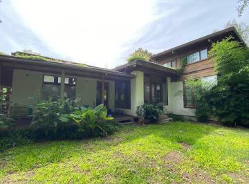 Casa de 5 ambientes, Tigre · La Bota. Benavidez. Casa Pileta Galería Parrilla Cocheras Madera Estilo