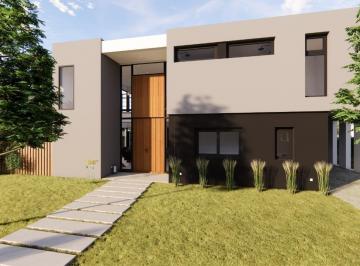 Casa · 160m² · 5 Ambientes · 2 Cocheras · Casa de 3 Dorm. a La Laguna en San Sebastian Area 11