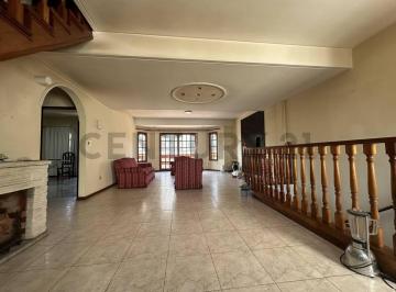 PH · 210m² · 6 Ambientes · 1 Cochera · Espectacular Propiedad. Pb Comercial y Cochera. Pa Residencial. con Jardín y Pileta.