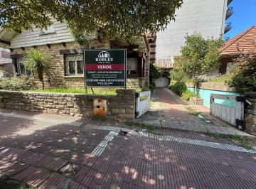 Casa · 254m² · 4 Ambientes · Chalet Apto Uso Profesional en Macrocentro de La Ciudad