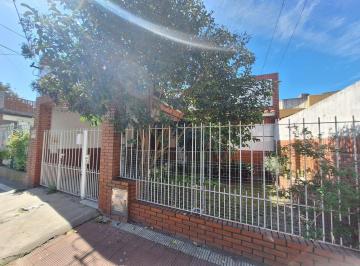 Casa · 110m² · 3 Ambientes · 1 Cochera · Venta de Casa de 3 Ambientes con Cochera en Gerli