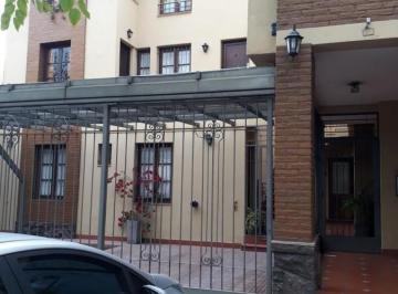 Casa · 75m² · 4 Ambientes · Vendo Duplex 5ta