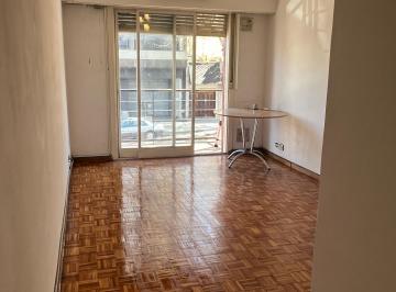 Departamento de 3 ambientes, Floresta · Muy Buen 3 Ambientes Al Frente con Balcón 1er Piso por Escalera