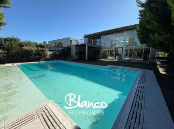 Casa · 360m² · 6 Ambientes · 3 Cocheras · Casa en Alquiler en Haras Santa Maria - Escobar - Alquiler Anual con Muebles!