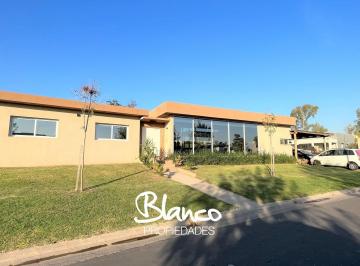 Casa · 140m² · 4 Ambientes · 2 Cocheras · Casa en Alquiler en Pilar del Este, G. B. a. Zona Norte, Argentina