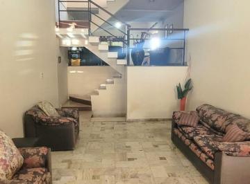 Casa · 280m² · 6 Ambientes · 4 Cocheras · Casa en Zona Sur