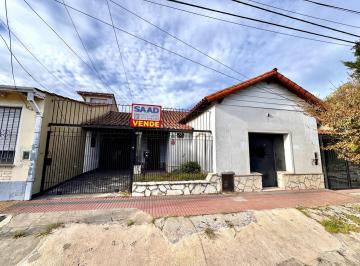 Casa · 95m² · 3 Ambientes · 1 Cochera · Casa Chalet en Venta en Lomas de Zamora, G. B. a. Zona Sur, Argentina