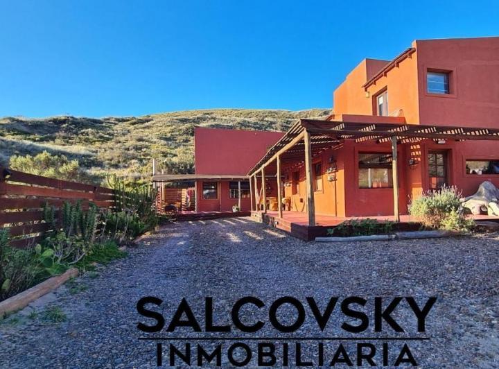 Edificio · 232m² · 7 Ambientes · 6 Cocheras