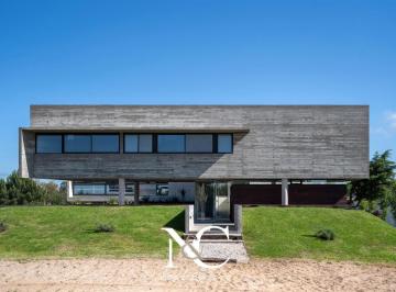 Casa · 290m² · 6 Ambientes · 2 Cocheras · Casa en Alquiler en Costa Esmeralda