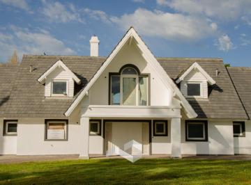 Casa · 390m² · 7 Ambientes · 2 Cocheras · Venta de Casa en Country Club San Diego, Moreno