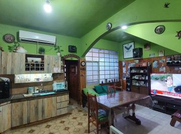 Casa · 230m² · 7 Ambientes · 1 Cochera · 2 Casas en Monte Chingolo Venta