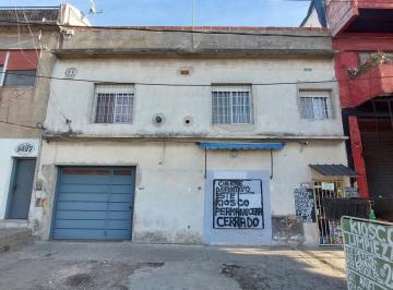 Casa · 230m² · 7 Ambientes · 1 Cochera · 2 Casas en Monte Chingolo Venta
