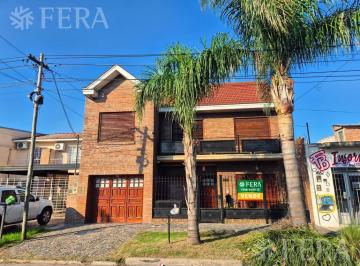 Casa · 238m² · 4 Ambientes · 1 Cochera · Venta de Casa 4 Ambientes con Cochera en Ezpeleta