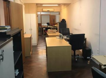 Oficina comercial , Belgrano · Oficina en un Primer Piso Al Frente por Escalera con 2 Baños y 5 Oficinas!