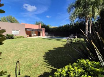 Casa · 147m² · 4 Ambientes · 2 Cocheras · Casa en El Recodo