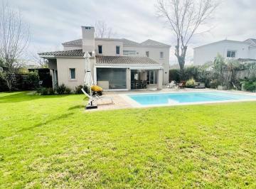 Casa · 267m² · 7 Ambientes · 2 Cocheras · El Encuentro Al Agua Lateral