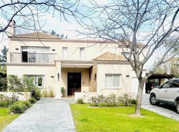 Casa · 267m² · 7 Ambientes · 2 Cocheras · El Encuentro Al Agua Lateral